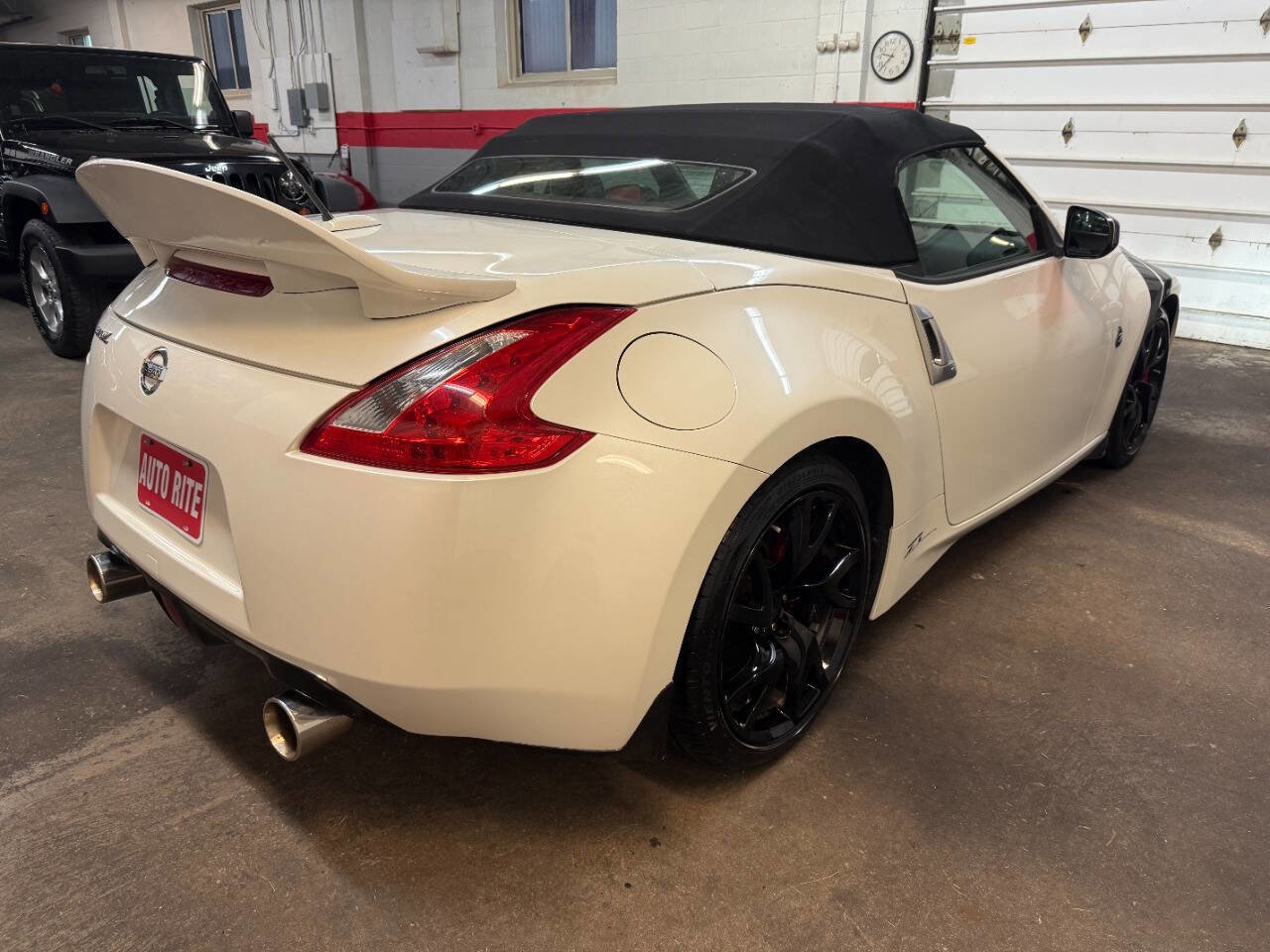 Used 2014 Nissan 370Z Touring w/ Sport Package image 6