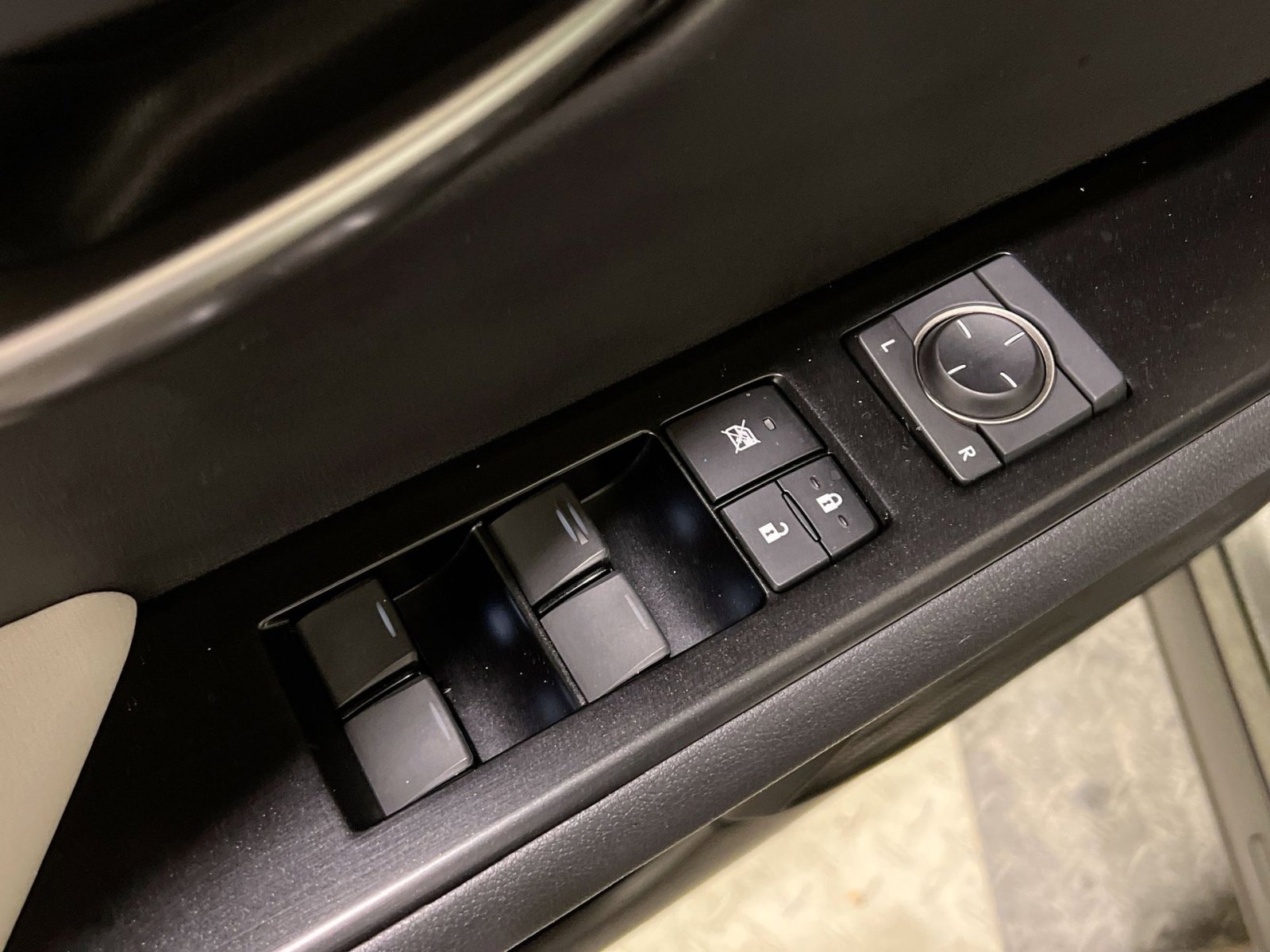 Used 2020 Lexus UX 250h w/ Accessory Package 2 image 29