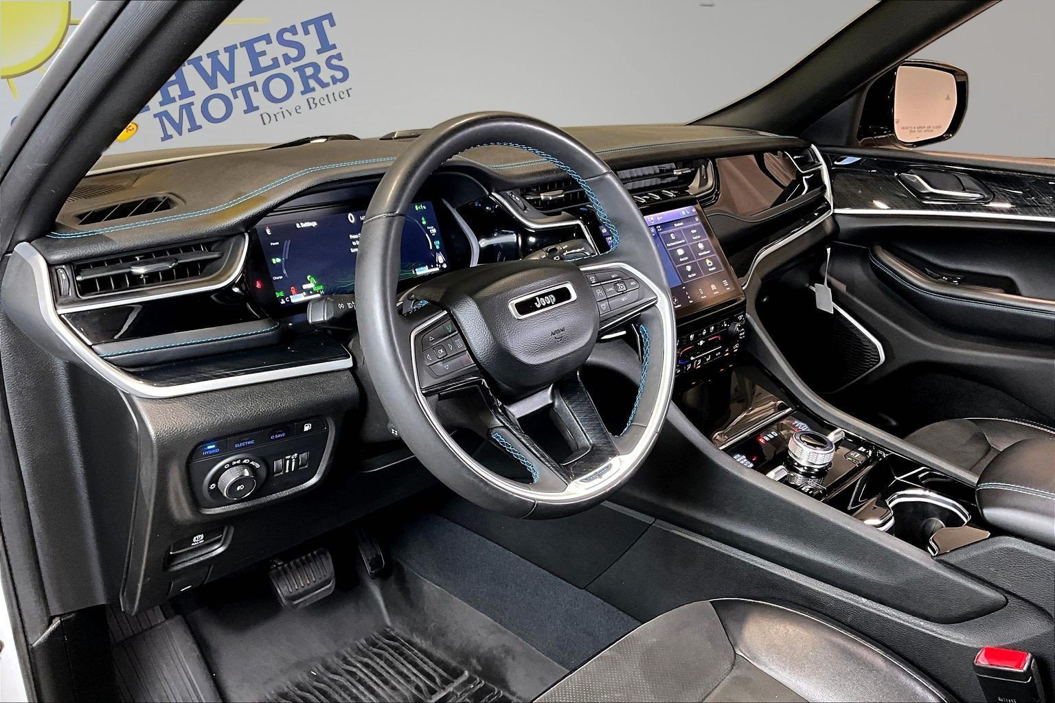 Used 2023 Jeep Grand Cherokee Trailhawk w/ Advanced Protech Group II AWD/4WD image 18
