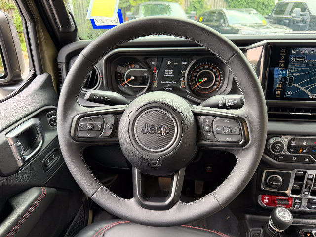 Used 2025 Jeep Gladiator Rubicon AWD/4WD image 15