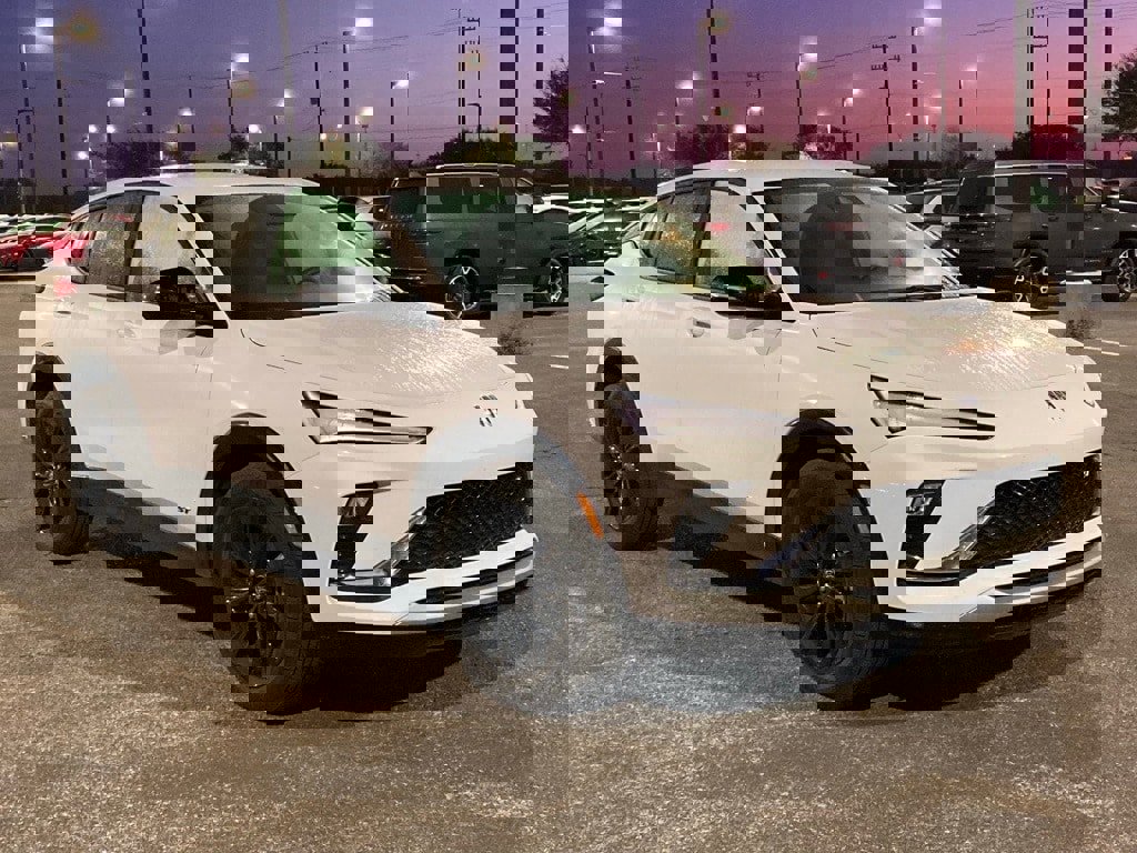 Used 2025 Buick Envista Sport Touring image 3