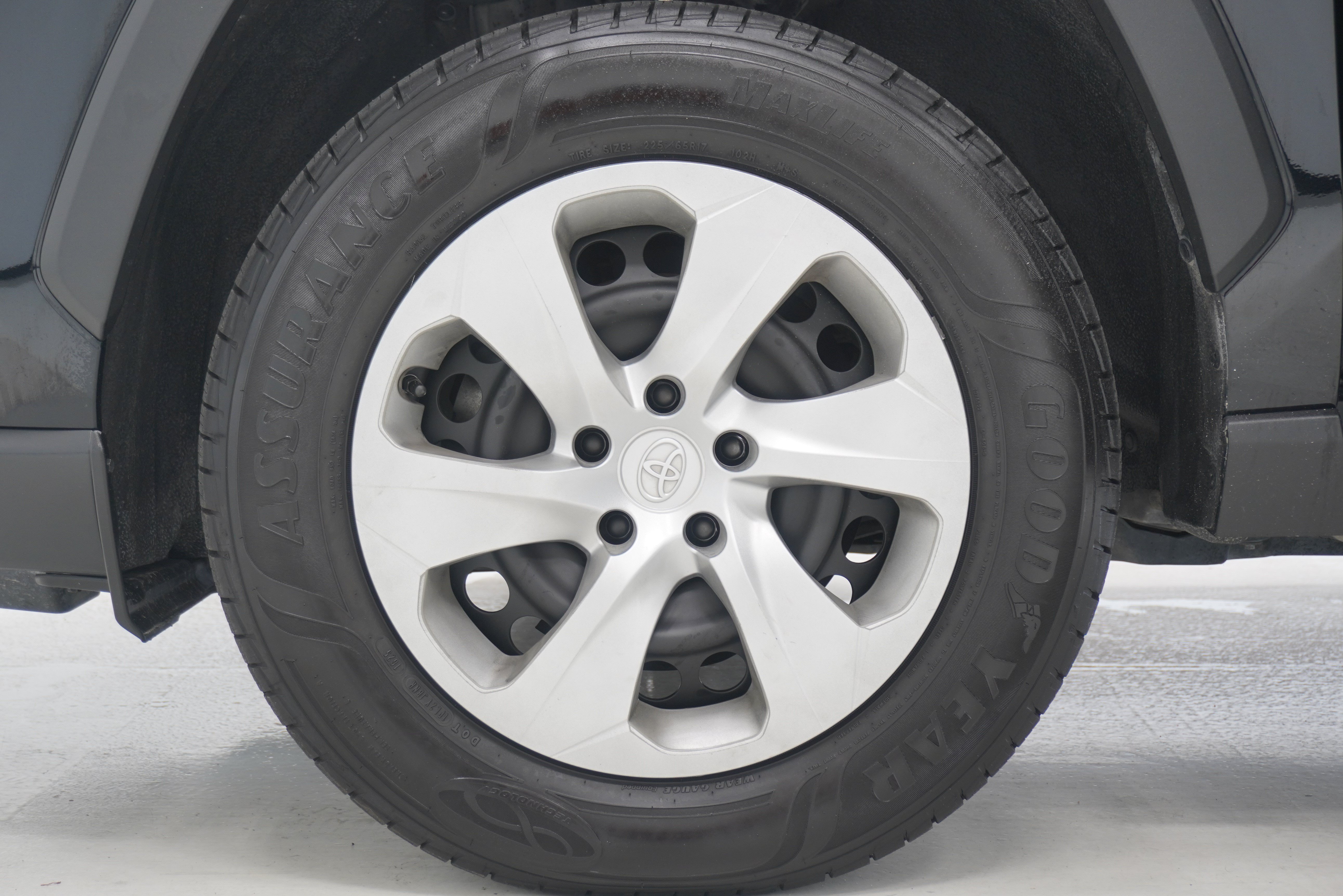 Used 2021 Toyota RAV4 LE FWD image 26