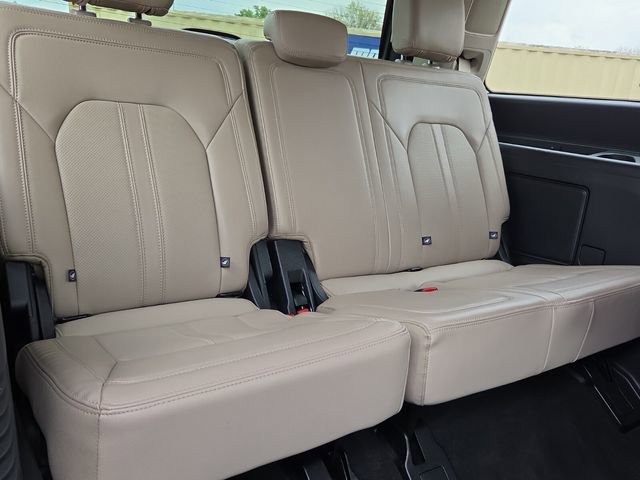 Used 2024 Ford Expedition Limited AWD/4WD image 19