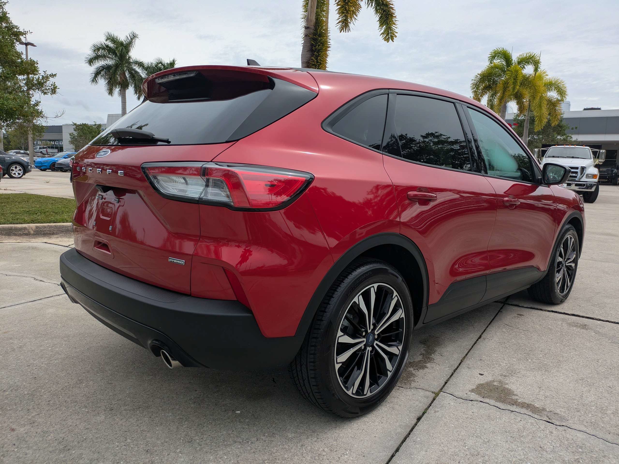 Used 2021 Ford Escape SE w/ SE Sport Appearance Package FWD image 4