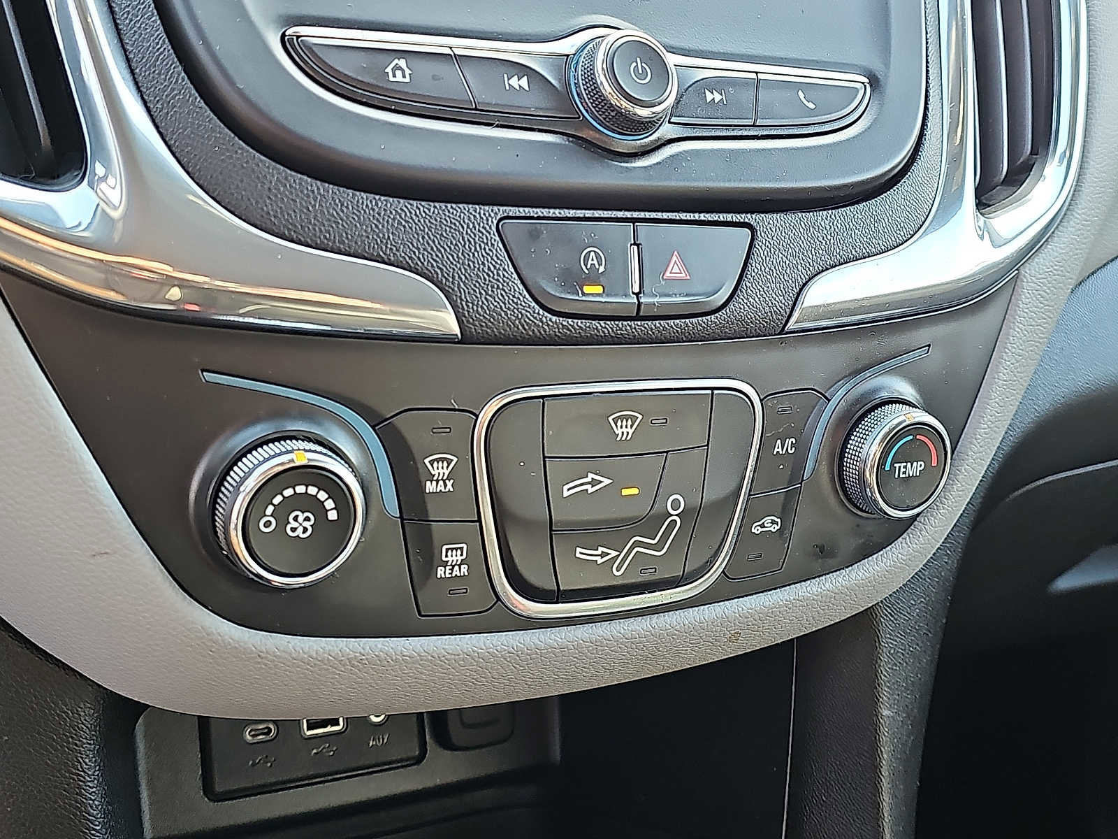 Used 2023 Chevrolet Equinox LS w/ LS Convenience Package AWD/4WD image 16