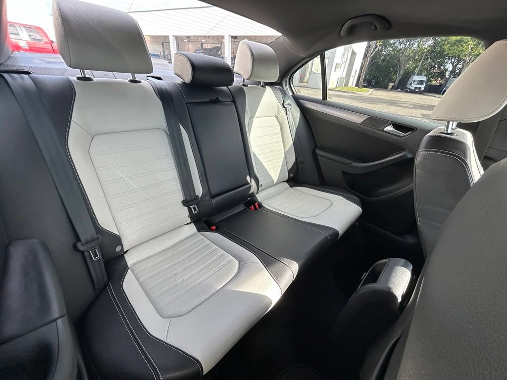 Used 2016 Volkswagen Jetta Sport FWD image 25