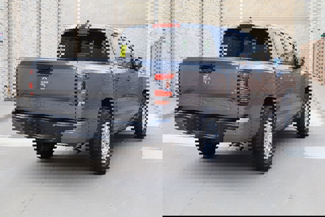 Used 2023 Nissan Frontier SV w/ SV Premium Package RWD image 3