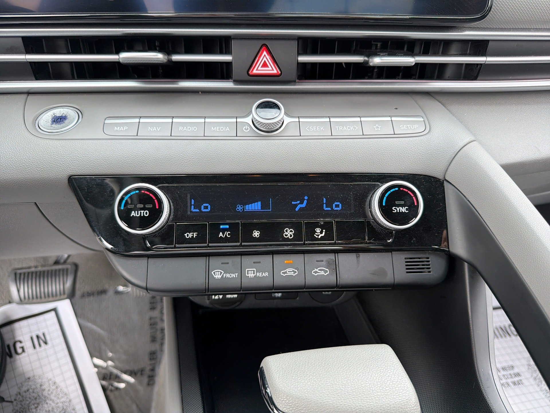 Used 2024 Hyundai Elantra SEL FWD image 16