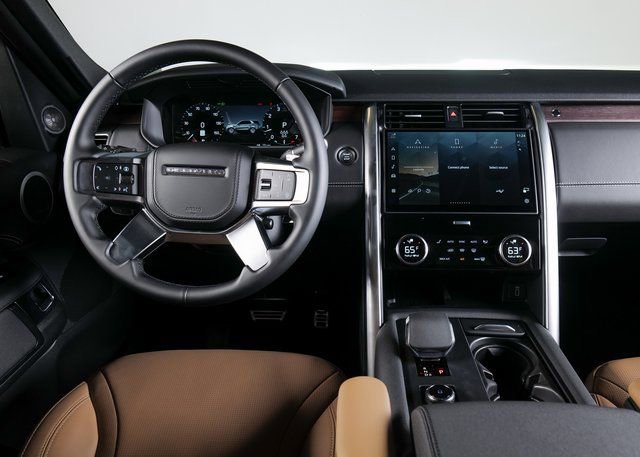 New 2026 Land Rover Discovery Dynamic SE image 13