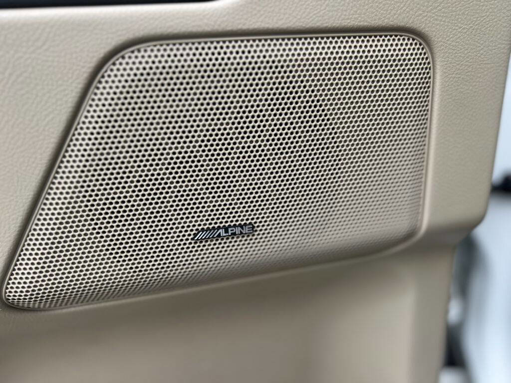 Used 2011 Land Rover LR2 HSE LUX image 10