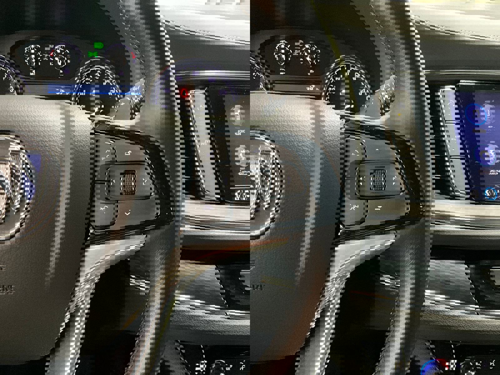 Used 2024 Buick Enclave Essence image 19