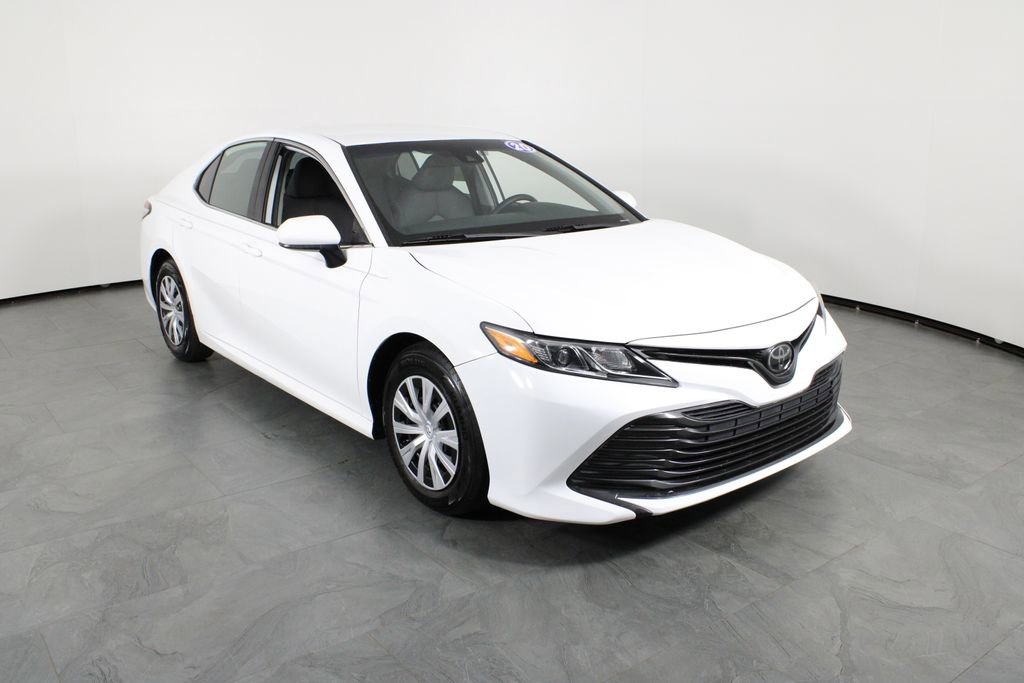Used 2020 Toyota Camry L image 4