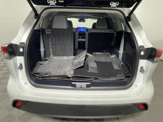 Used 2023 Toyota Highlander Limited image 22