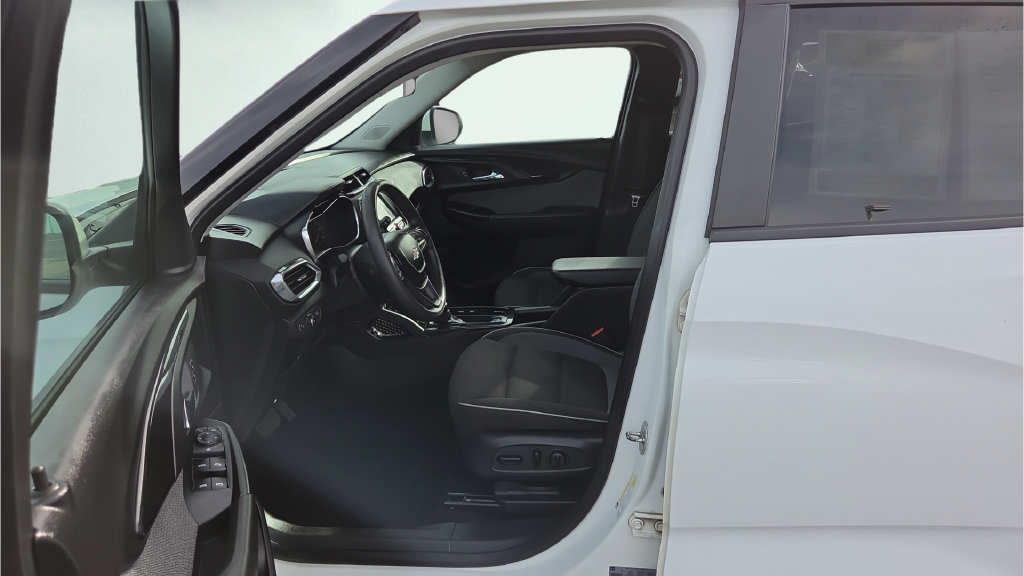Used 2023 Chevrolet TrailBlazer LT AWD/4WD image 28
