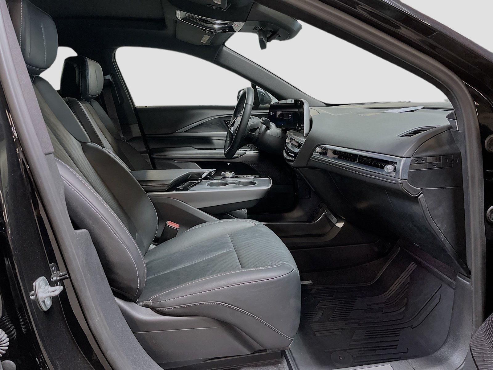 Used 2025 Cadillac Lyriq Sport AWD/4WD image 29