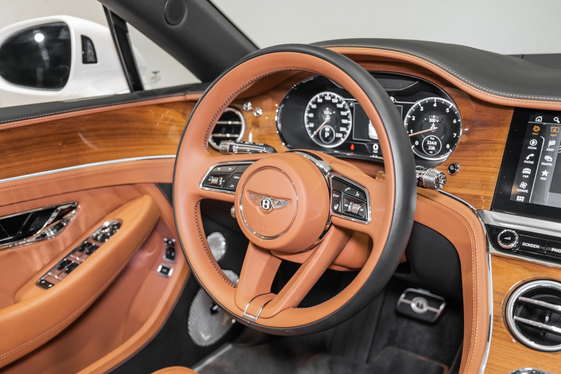New 2024 Bentley Continental GT V8 AWD/4WD image 27