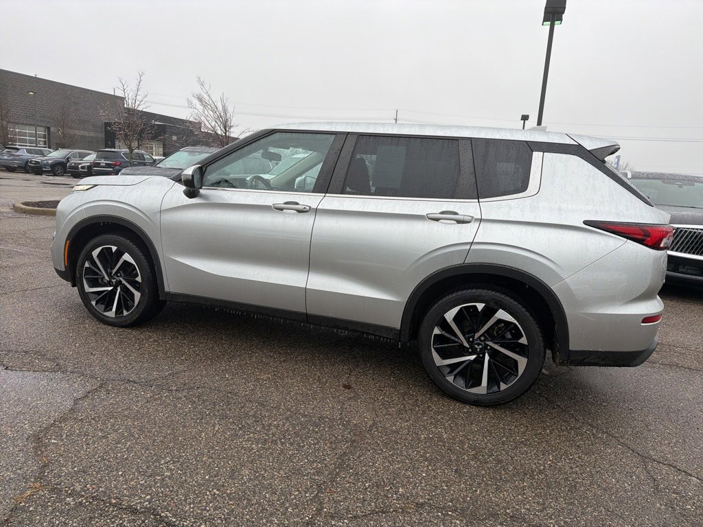 Used 2022 Mitsubishi Outlander ES image 8