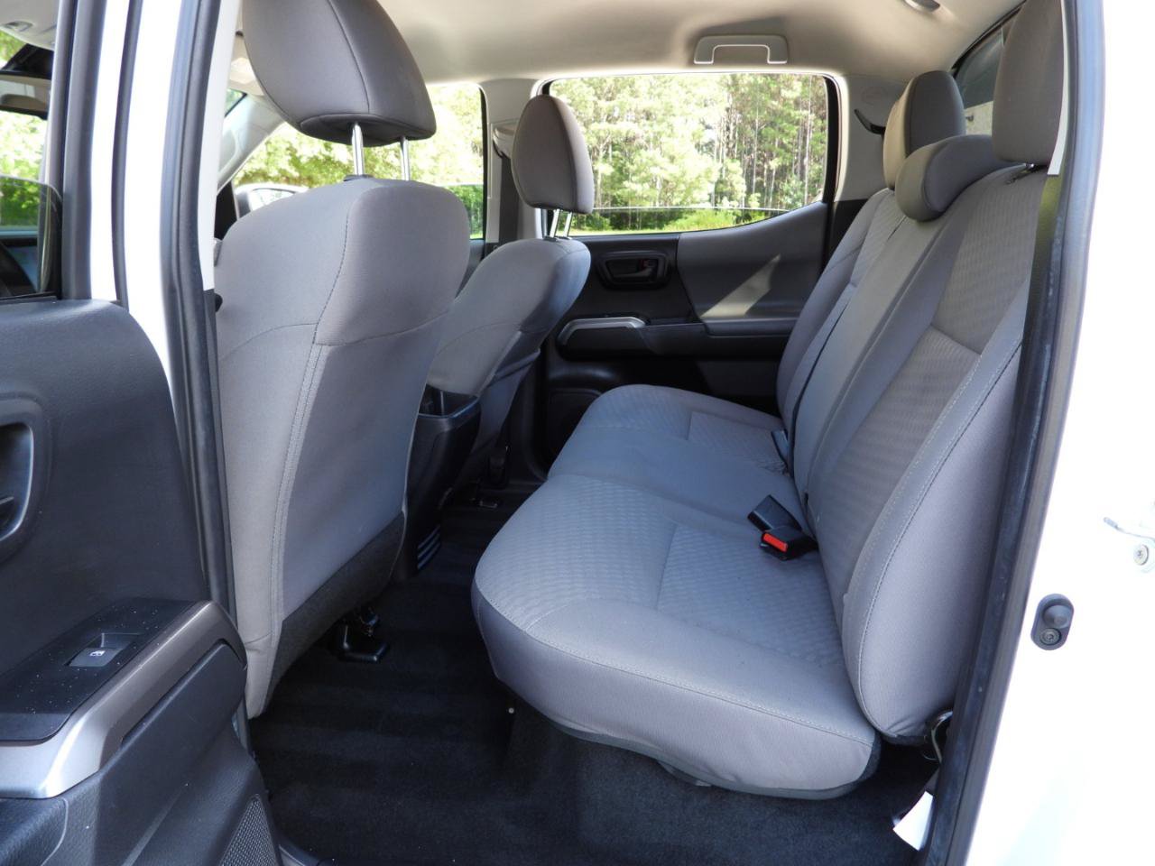 Used 2022 Toyota Tacoma SR5 w/ Technology Package RWD image 40