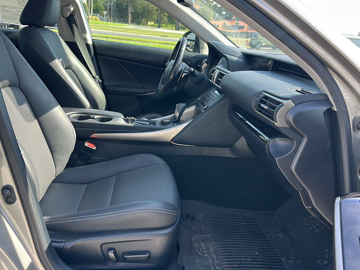 Used 2020 Lexus IS 300 AWD w/ Premium Package image 12