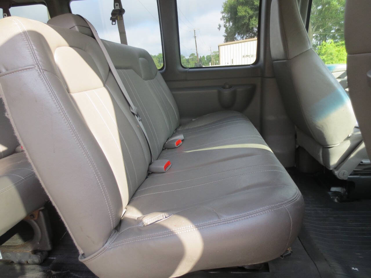 Used 2008 Chevrolet Express 2500 Passenger RWD image 8