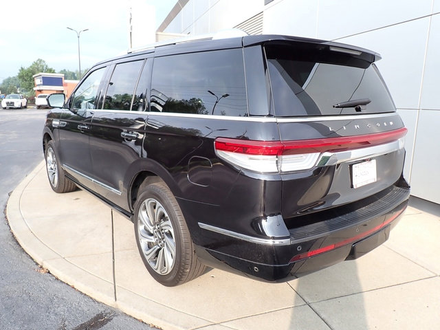 Certified 2024 Lincoln Navigator Premiere image 3