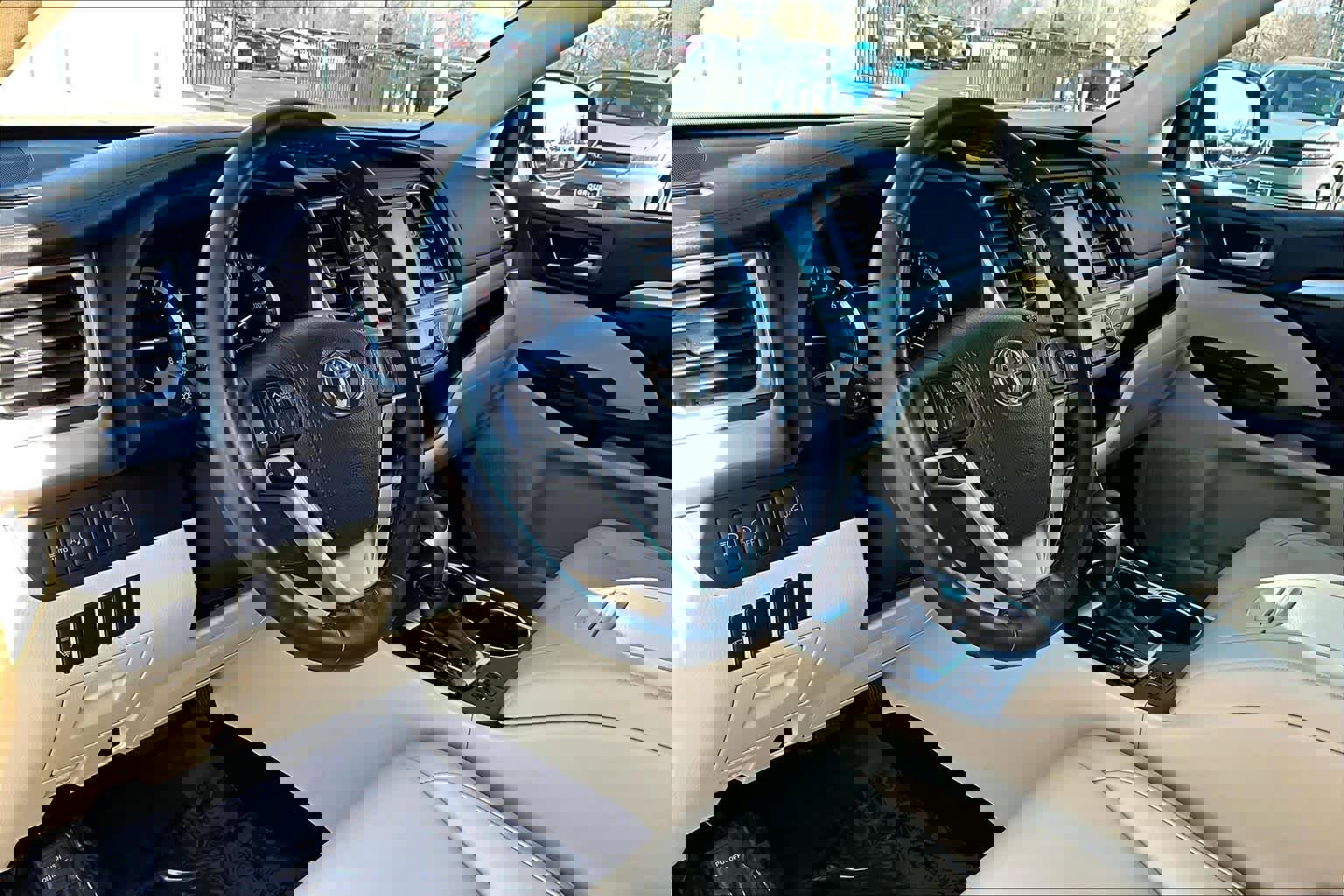 Used 2017 Toyota Highlander XLE image 17