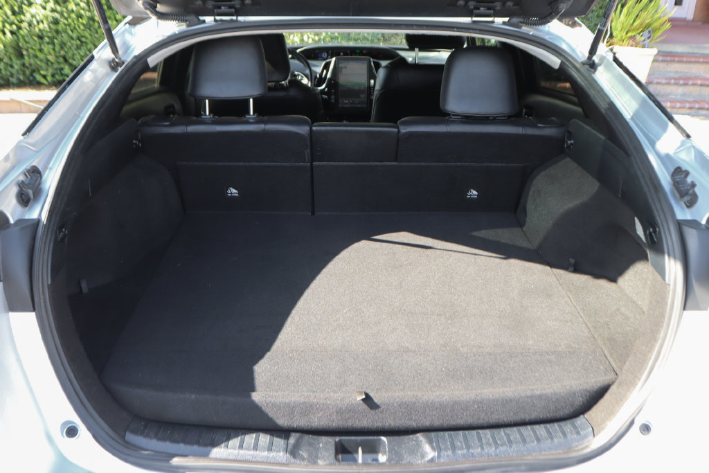 Used 2018 Toyota Prius Prime Premium w/ Carpet Mat Package FWD image 8
