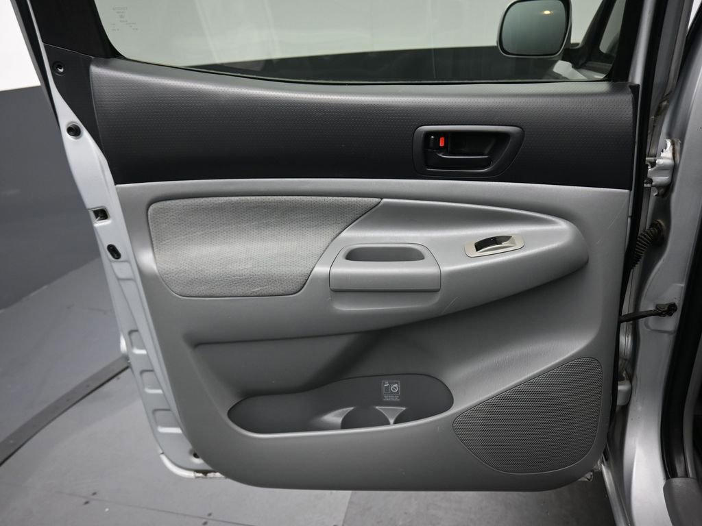 Used 2005 Toyota Tacoma PreRunner image 25