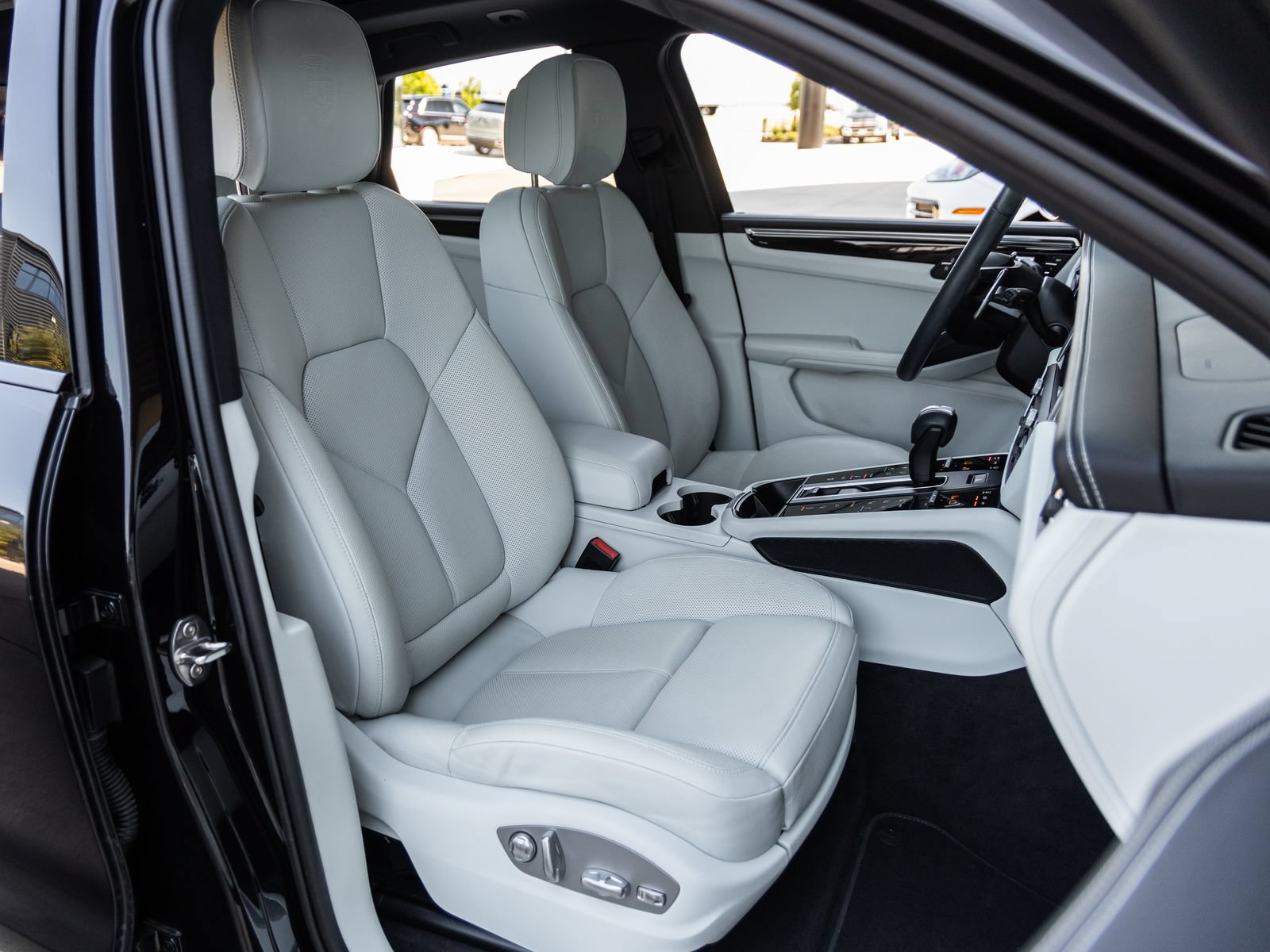 Certified 2024 Porsche Macan S AWD/4WD image 44