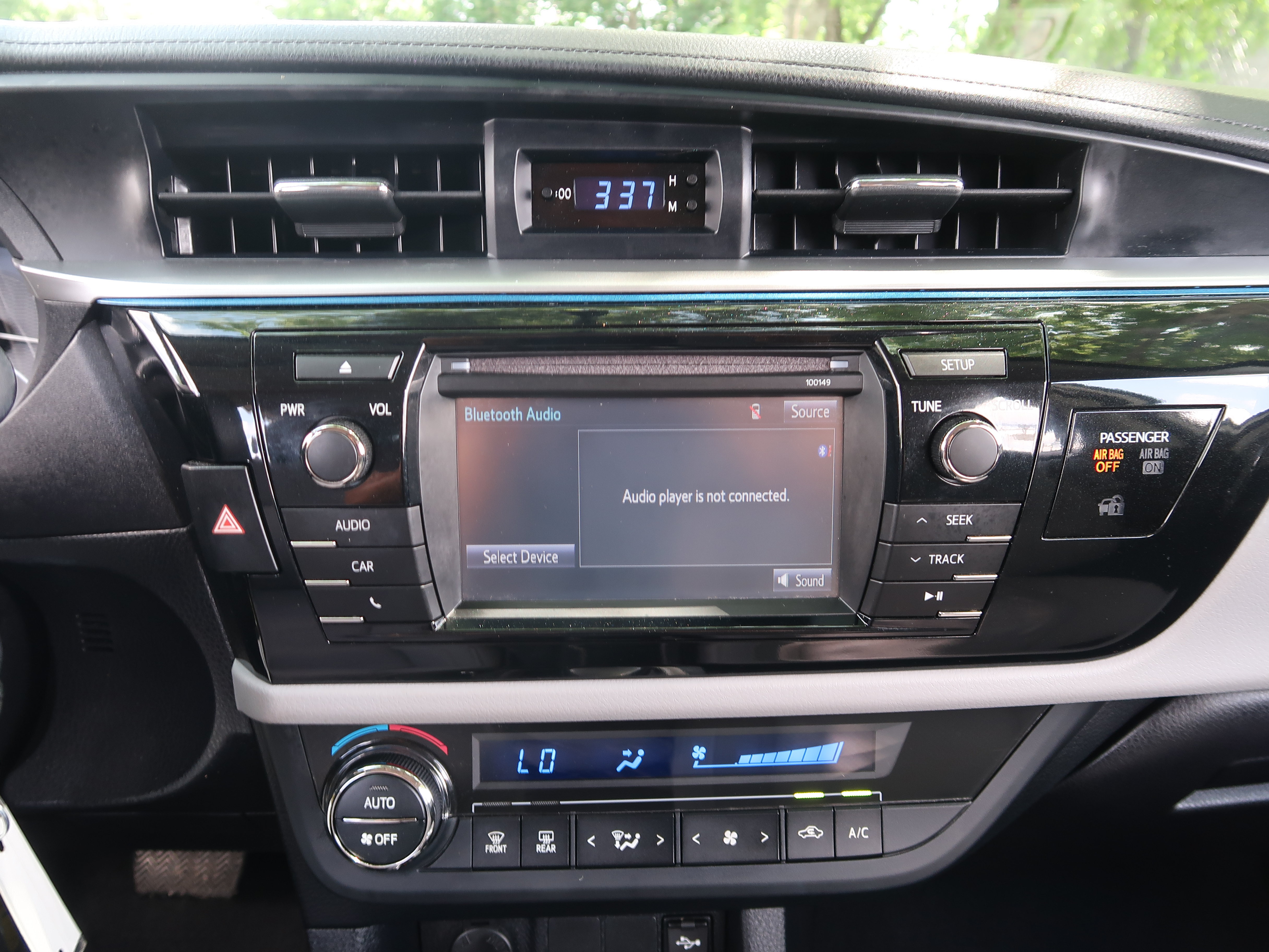 Used 2014 Toyota Corolla LE FWD image 16