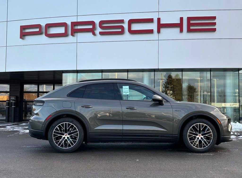 New 2025 Porsche Macan 4 Electric image 18