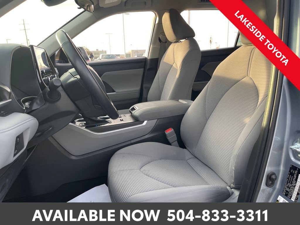 Used 2023 Toyota Highlander LE image 27