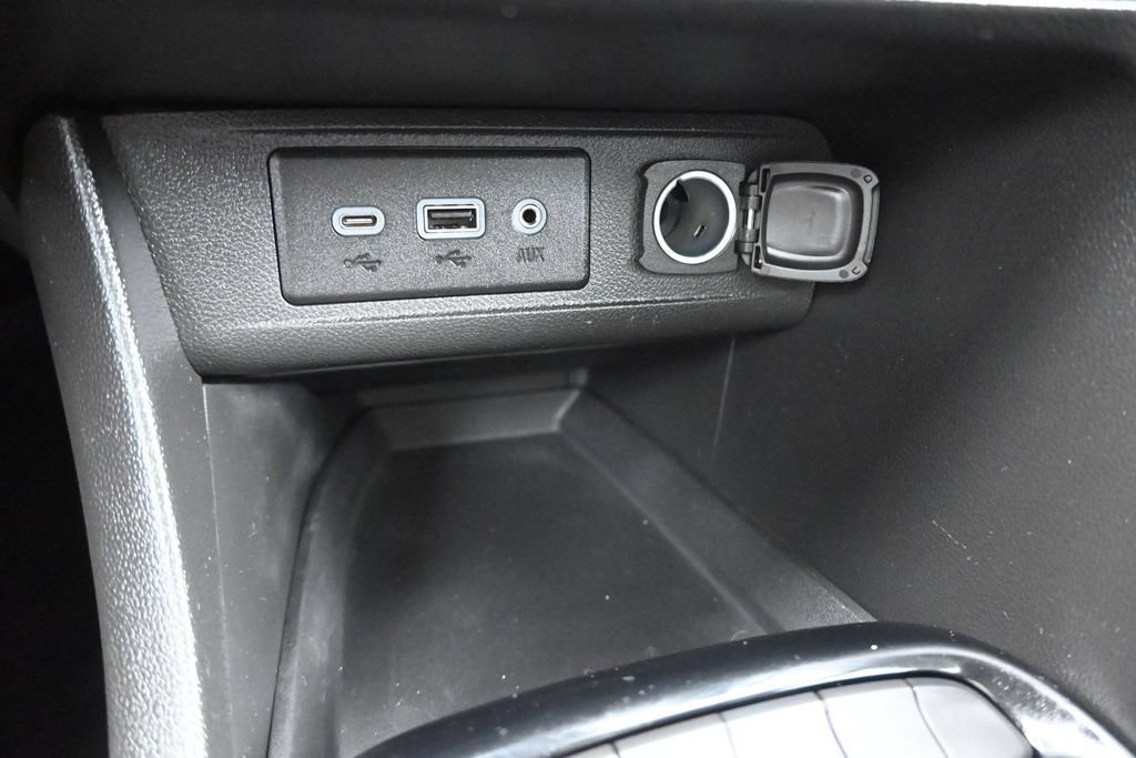 Used 2022 Buick Encore GX Essence w/ Experience Buick Package AWD/4WD image 21