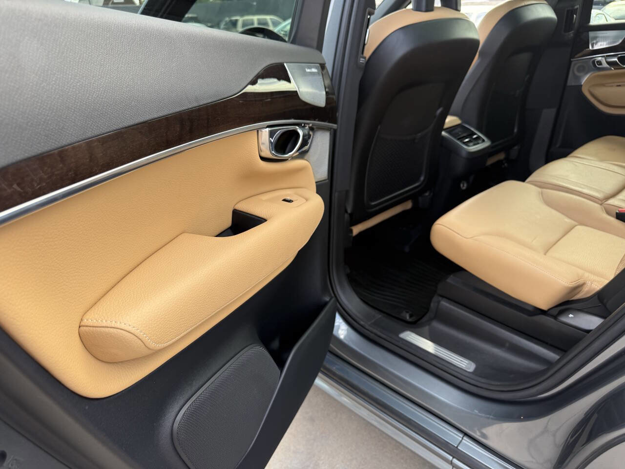 Used 2018 Volvo XC90 T6 Momentum w/ Convenience Package image 13