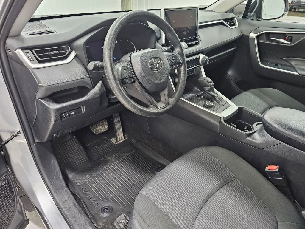 Used 2024 Toyota RAV4 XLE image 31
