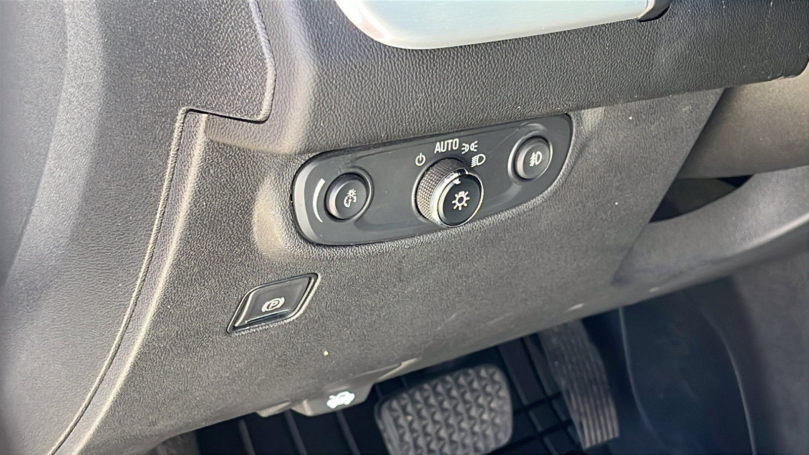 Certified 2024 GMC Terrain SLT image 13