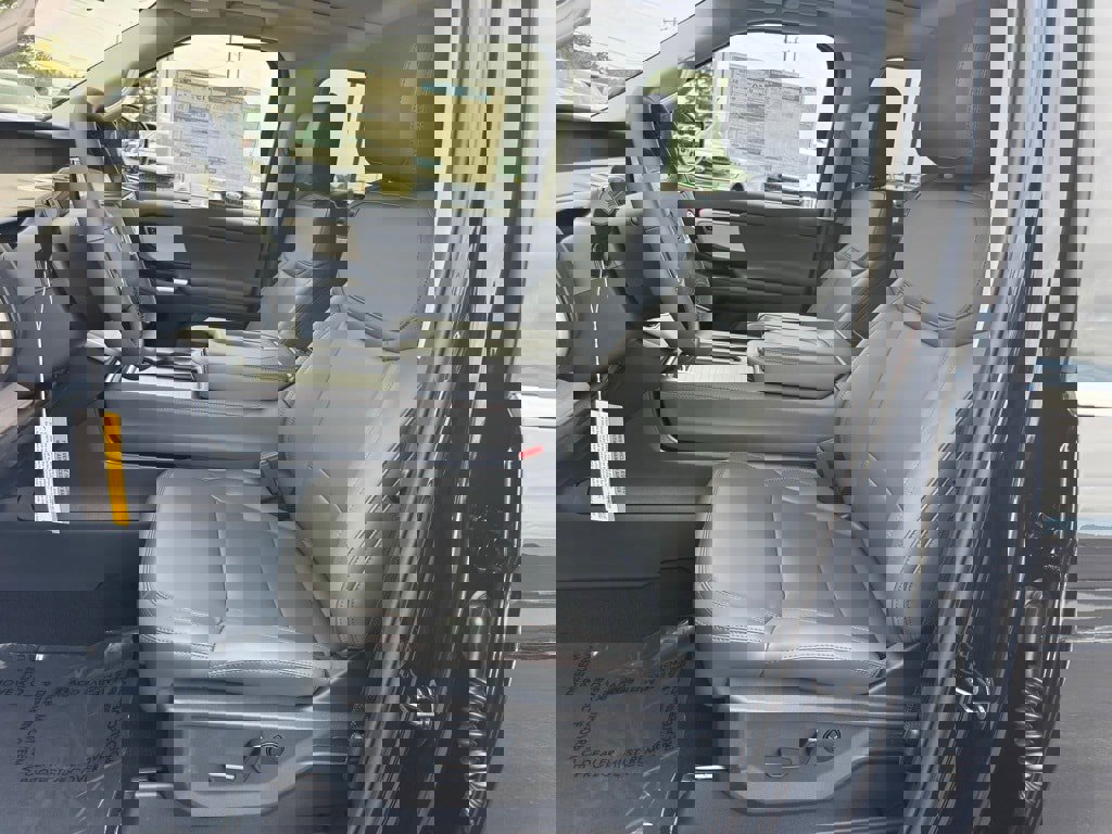 New 2025 Ford Expedition Active image 21