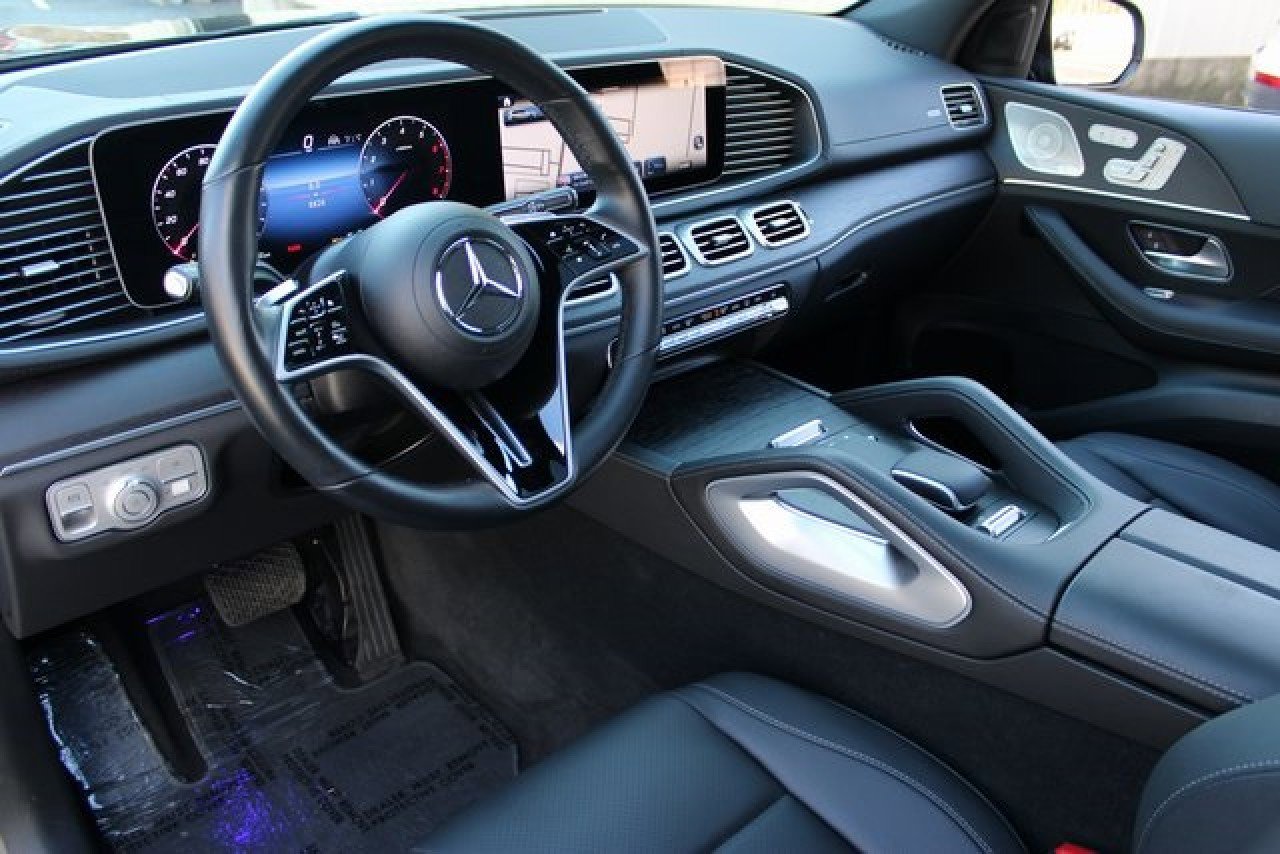 Used 2025 Mercedes-Benz GLS 450 4MATIC image 9