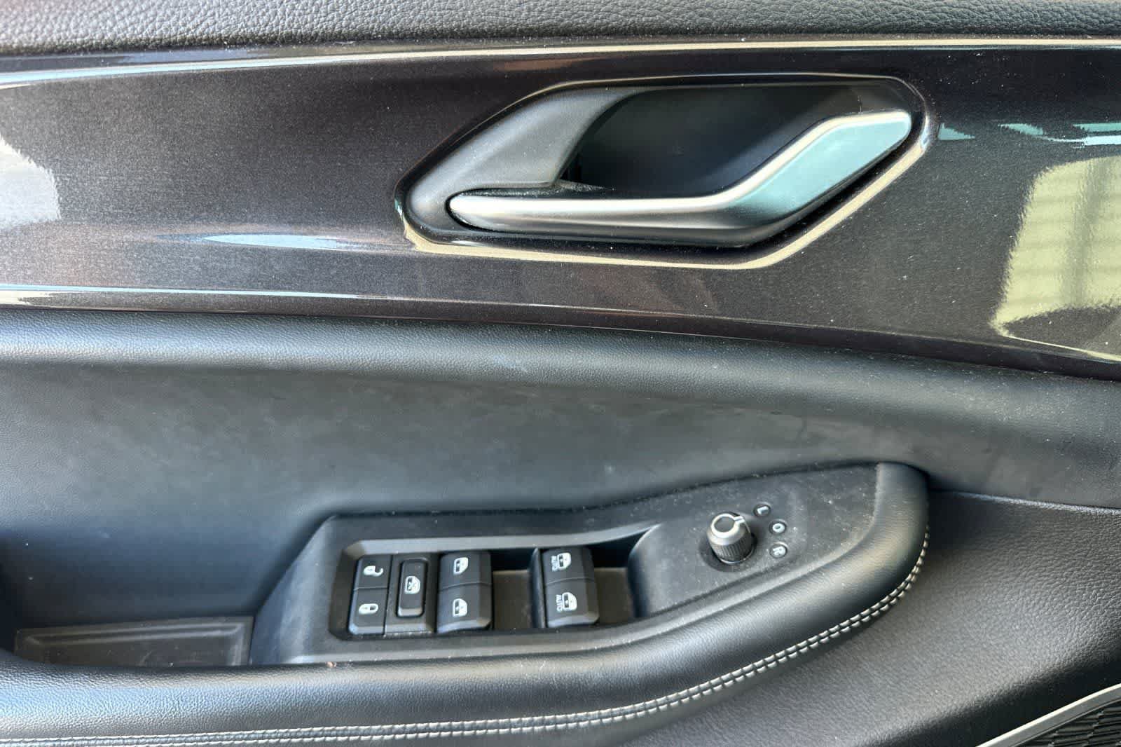 Used 2022 Jeep Grand Cherokee L Laredo RWD image 15