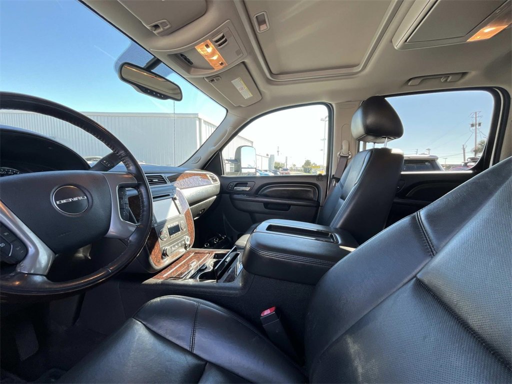 Used 2014 GMC Sierra 2500 Denali w/ Suspension Package, Off-Road image 10