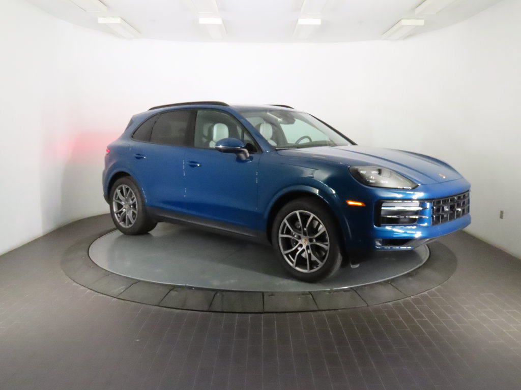 Certified 2025 Porsche Cayenne AWD/4WD image 9