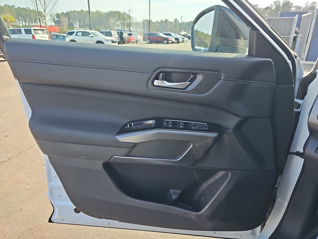 New 2026 Nissan Pathfinder Platinum image 30