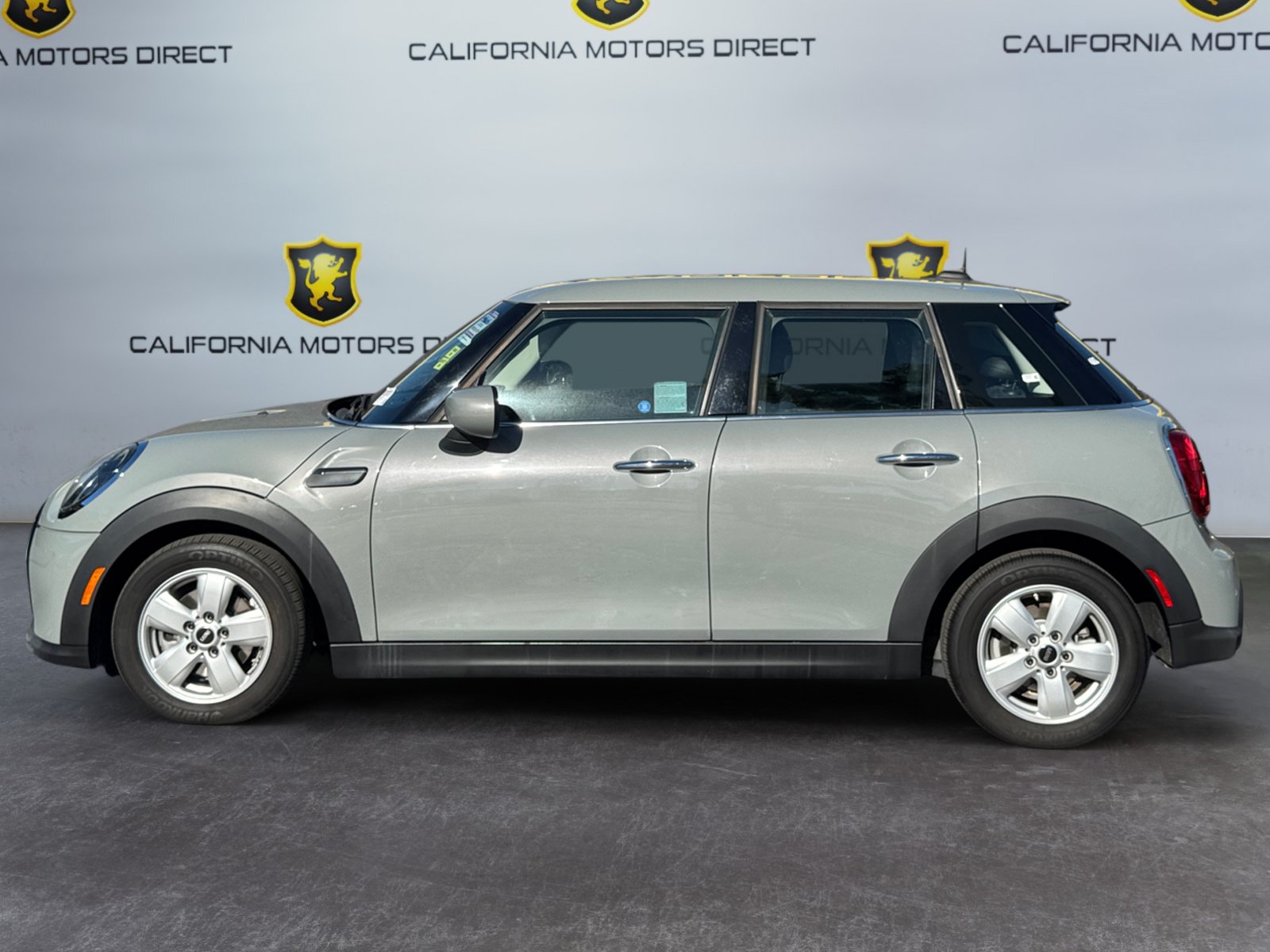 Used 2022 MINI Cooper 4-Door Hardtop FWD image 2