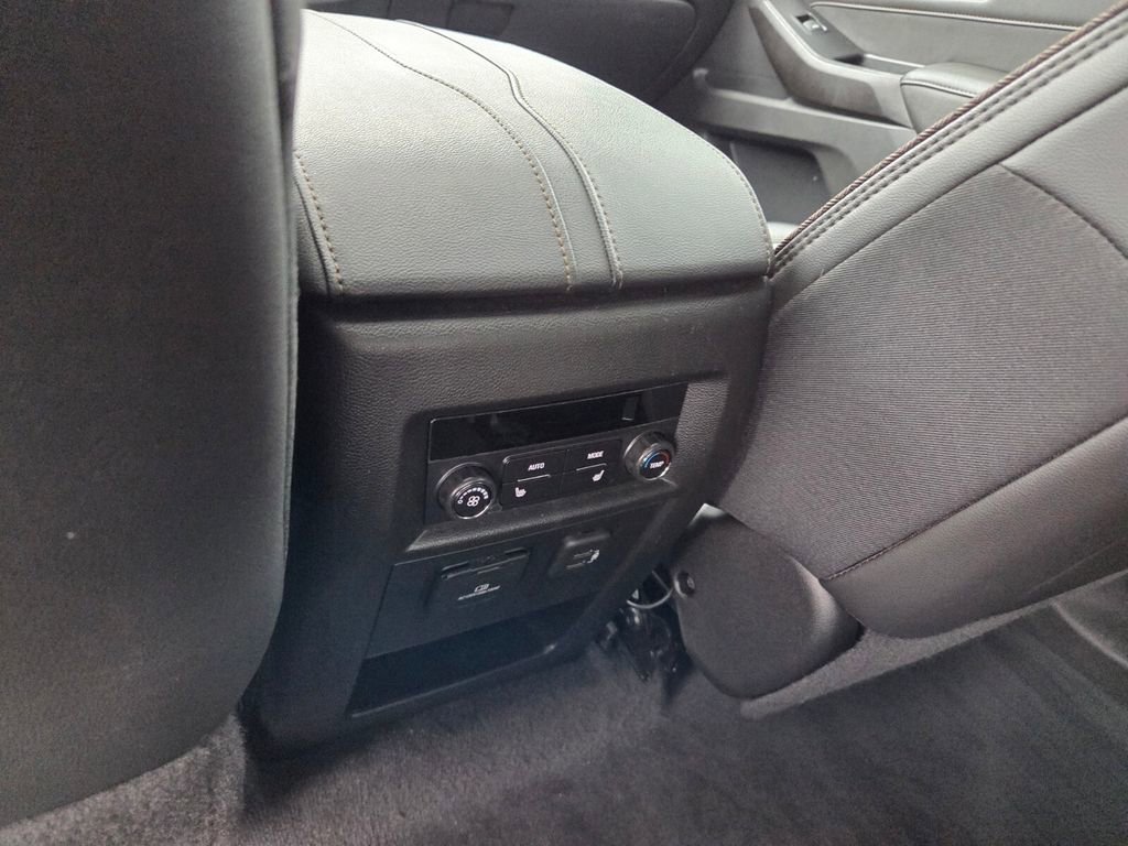 Used 2023 Chevrolet Traverse High Country image 10