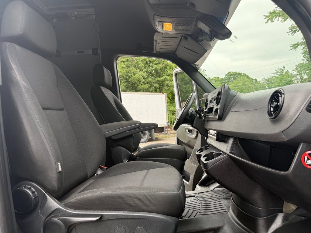 Used 2021 Mercedes-Benz Sprinter 2500 image 28