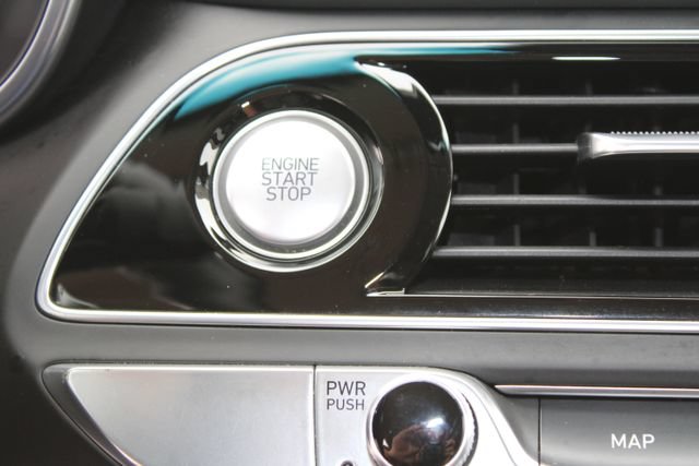 Used 2022 Genesis G70 2.0T RWD image 22