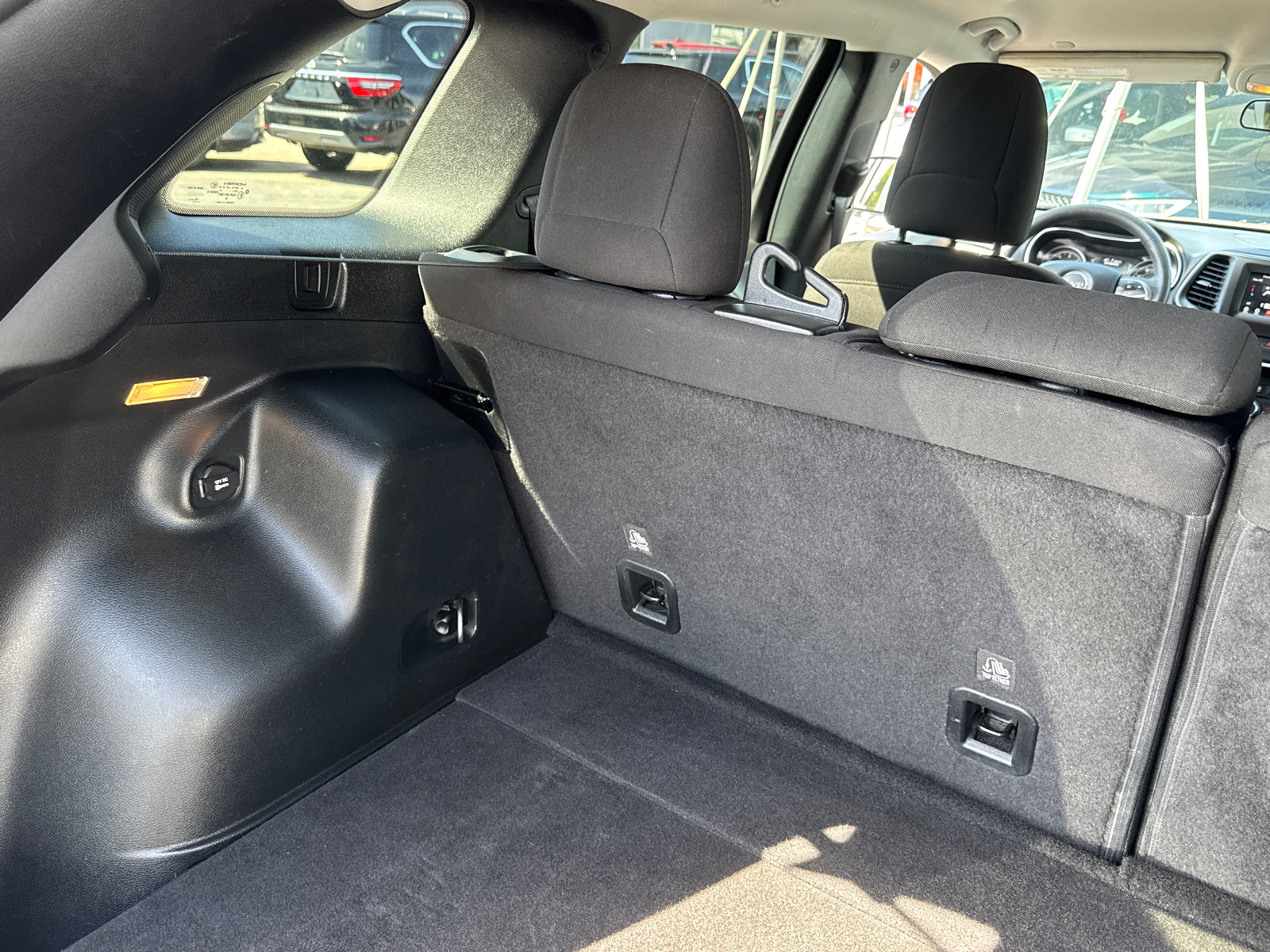 Used 2020 Jeep Cherokee Latitude FWD image 20