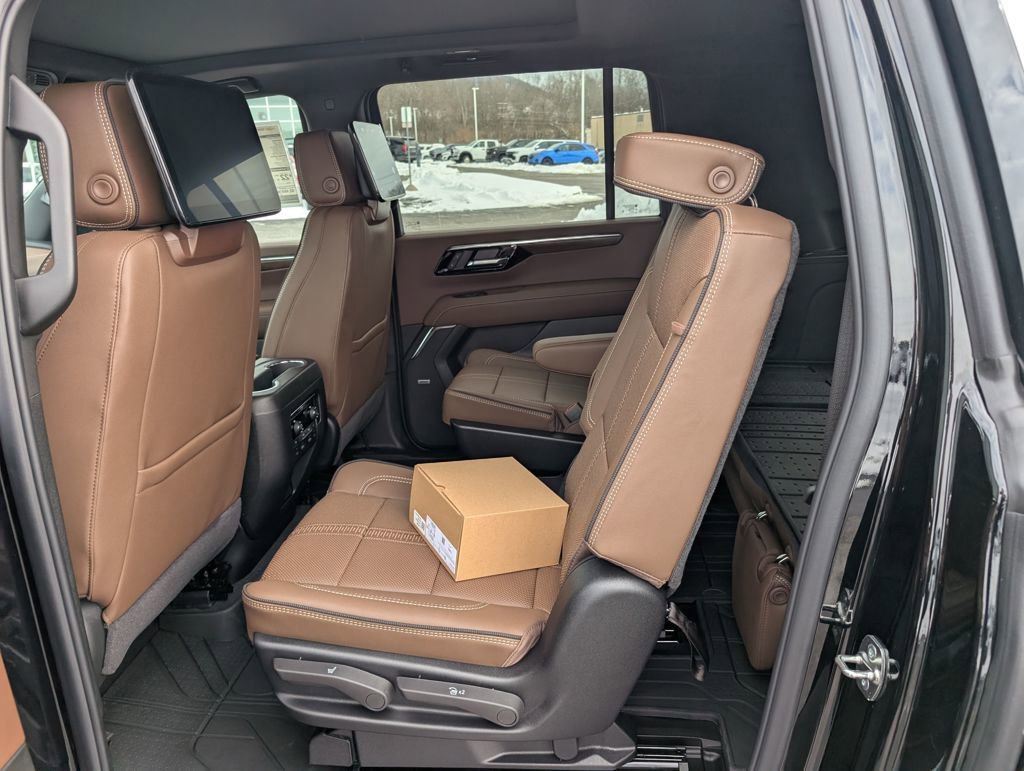 New 2026 Chevrolet Suburban High Country image 9