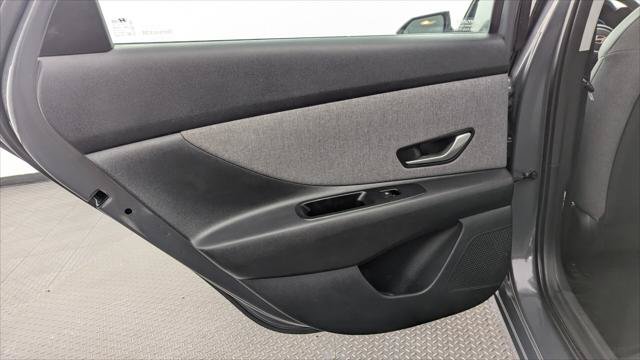 Used 2025 Hyundai Elantra Limited FWD image 16