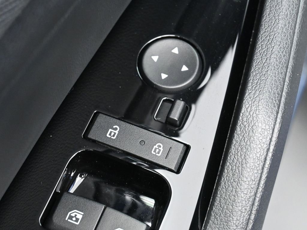 Used 2025 Kia Sportage SX image 12